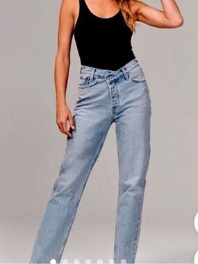 Abercrombie & Fitch Women's Light Wash Straight Leg Jeans